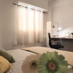 Rent a room of 80 m² in valencia