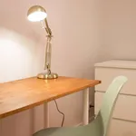 Rent a room in lisbon