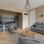 Appartement de 830 m² avec 3 chambre(s) en location à Lyon