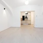 Pronajměte si 2 ložnic/e byt o rozloze 71 m² v Prague