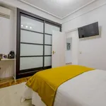 Rent a room of 190 m² in madrid