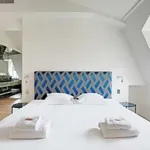 Rent 3 bedroom apartment of 189 m² in Paris