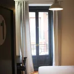 Rent a room of 300 m² in Madrid