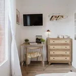 Rent a room of 220 m² in Barcelona