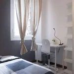 Rent 4 bedroom apartment in Milan