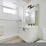 Appartement de 300 m² avec 1 chambre(s) en location à Paris