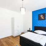 Miete 3 Schlafzimmer wohnung von 1023 m² in Frankfurt