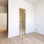 Appartement de 180 m² avec 5 chambre(s) en location à Paris