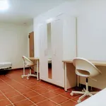 Rent a room of 1000 m² in barcelona