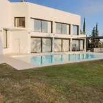 Rent 6 bedroom house of 750 m² in Marbella