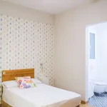 Rent a room of 220 m² in madrid