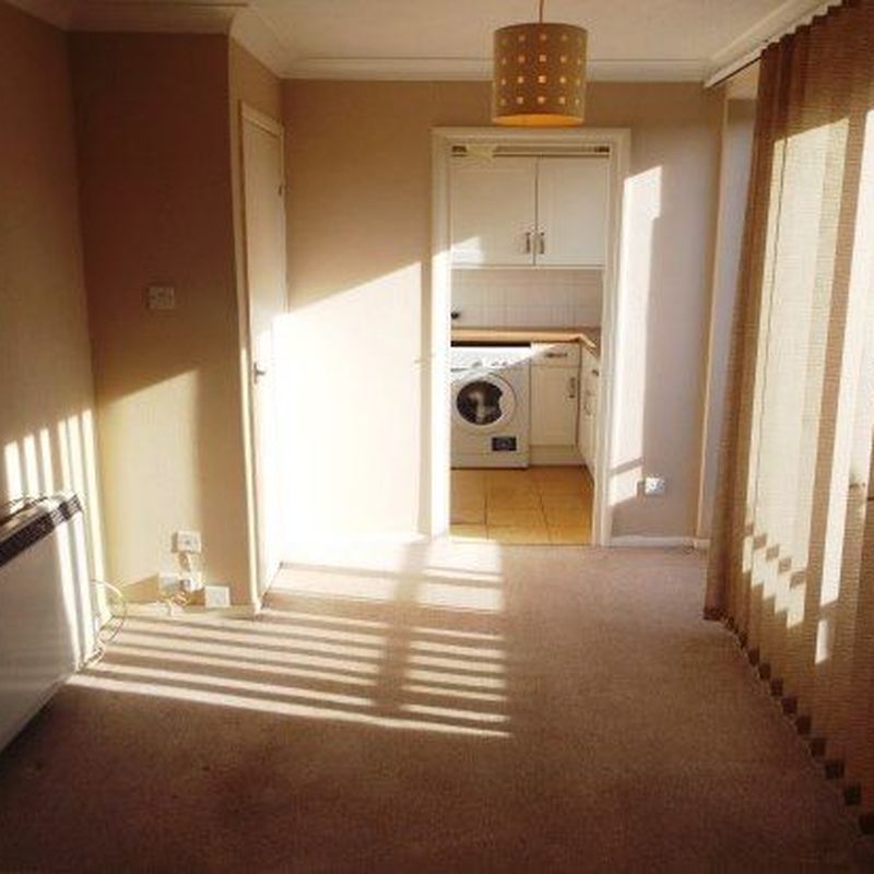 Flat to rent in Woodstock Crescent, Basildon SS15 Great Berry