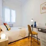 Rent a room of 293 m² in Madrid