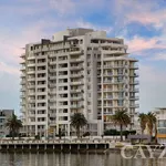 Rent 3 bedroom apartment in Port Melbourne