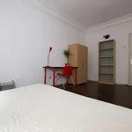 Rent a room of 100 m² in lisbon