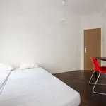 Rent a room of 100 m² in lisbon