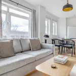 Rent 2 bedroom apartment of 687 m² in London