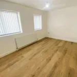 Rent 3 bedroom flat in East Midlands