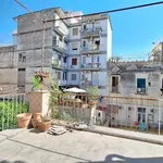 Affitto 7 camera appartamento di 220 m² in Napoli