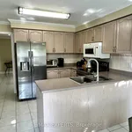 Rent 5 bedroom house of 375 m² in Barrie (Bayshore)