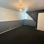 Rent 3 bedroom flat in East Midlands