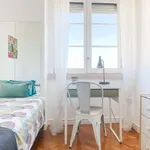 Rent a room of 120 m² in lisbon