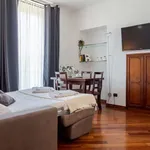 Rent 4 bedroom apartment of 70 m² in Milan