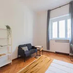 Rent 6 bedroom apartment in Milan