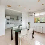 Rent 3 bedroom house of 194 m² in Valencia