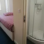 Rent 5 bedroom house in West Midlands