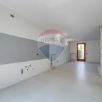 Rent 8 bedroom house of 180 m² in Pianiga