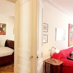 Rent 2 bedroom apartment of 700 m² in Paris