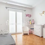 Rent 5 bedroom house of 320 m² in Rome