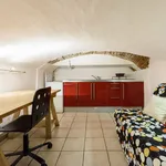 Rent 1 bedroom apartment of 60 m² in Florence