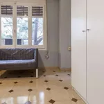 Rent a room of 175 m² in valencia