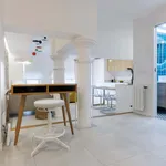 Rent 5 bedroom apartment of 65 m² in Barcelona