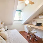 Rent a room of 180 m² in Lisbon