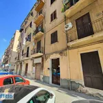 Affitto 2 camera appartamento di 75 m² in Palermo