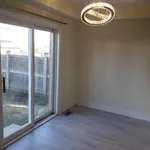 Appartement de 1302 m² avec 3 chambre(s) en location à Clarington (Bowmanville)