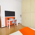 Rent a room in Modena