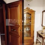 Rent 2 bedroom apartment of 93 m² in Αμφιάλη