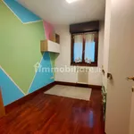 Affitto 3 camera appartamento di 105 m² in Bergamo