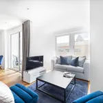 Rent 2 bedroom flat of 1012 m² in London