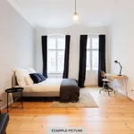 Rent a room of 200 m² in lisbon