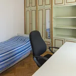 Rent 4 bedroom apartment in Madrid