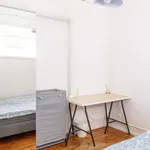 Rent a room of 100 m² in Lisboa