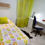 Rent a room of 75 m² in Granada