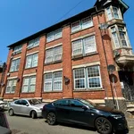 Rent 3 bedroom flat in East Midlands