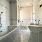 Rent 2 bedroom apartment of 166 m² in Napoli