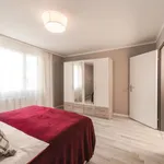 Rent 1 bedroom apartment of 560 m² in Zurich